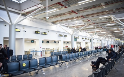 În timp ce procurorii europeni anchetează modernizarea terminalului, Aeroportul sibian cere să-și angajeze avocați: „Un impact atât financiar, cât și de imagine”