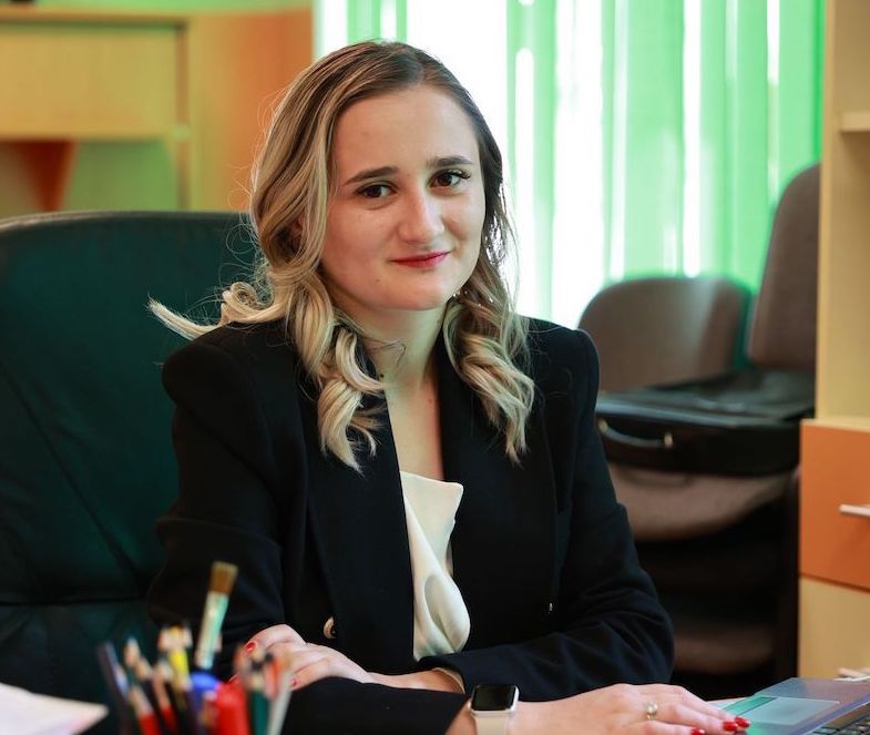 O educatoare de 21 de ani a obținut singura notă de zece din Sibiu la examenul de Titularizare. Marina: „Motivația mea au fost copiii si dorința părințiilor mei de a mă vedea fericită”
