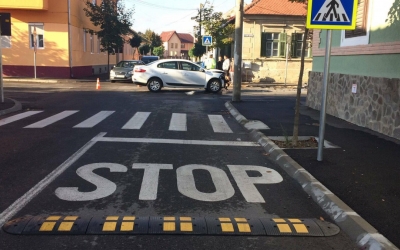 Încă un accident în intersecția periculoasă dintre străzile T. Vladimirescu și Odessa. O persoană a fost transportată la spital