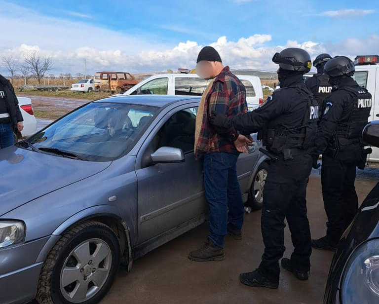 Sibianul care a înjurat și amenințat un polițist pe TikTok trebuie să plătească o amendă de 3.000 de lei și daune morale de 5.000 de lei. Sentința este definitivă