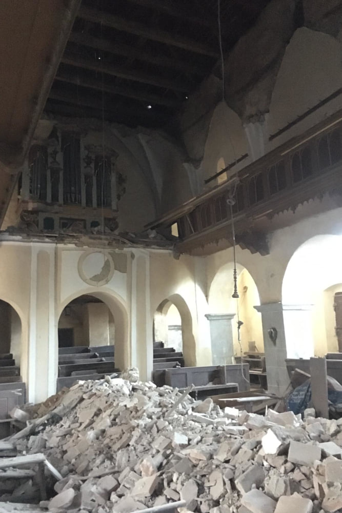 Biserica fortificată din Alțâna, condamnată la distrugere. De cinci ani nu s-au găsit bani pentru repararea boltei, prăbușită în 2020, iar un proiect CNI zace în hârtii. ”Tactică de tragere de timp penibilă”