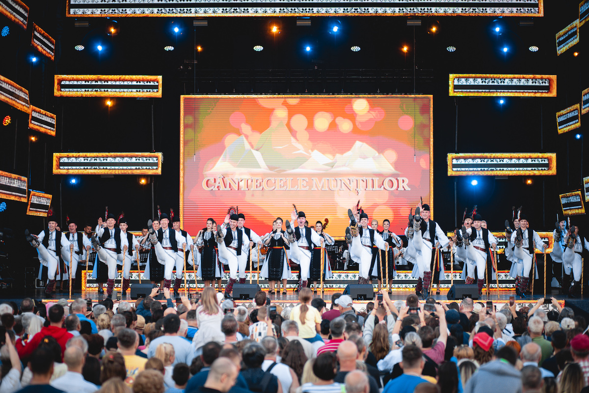 Sibiul devine pentru câteva zile capitală a folclorului internațional, în cadrul Festivalului CÂNTECELE MUNȚILOR