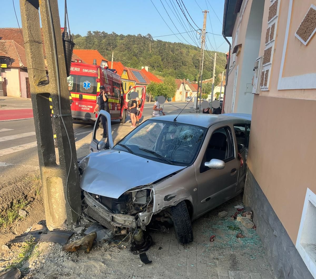 Bărbat încarcerat în urma unui accident grav în Apoldu de Sus