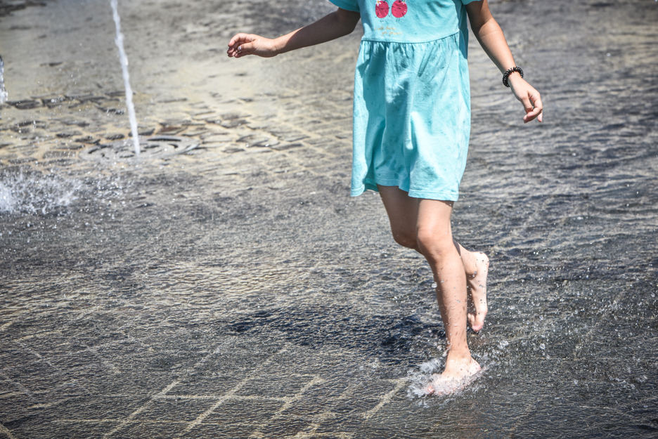 Val de căldură persistent și noapte tropicală. Cod portocaliu de caniculă, de sâmbătă, până duminică dimineața