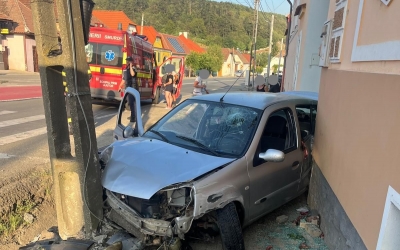 Bărbat încarcerat în urma unui accident grav în Apoldu de Sus
