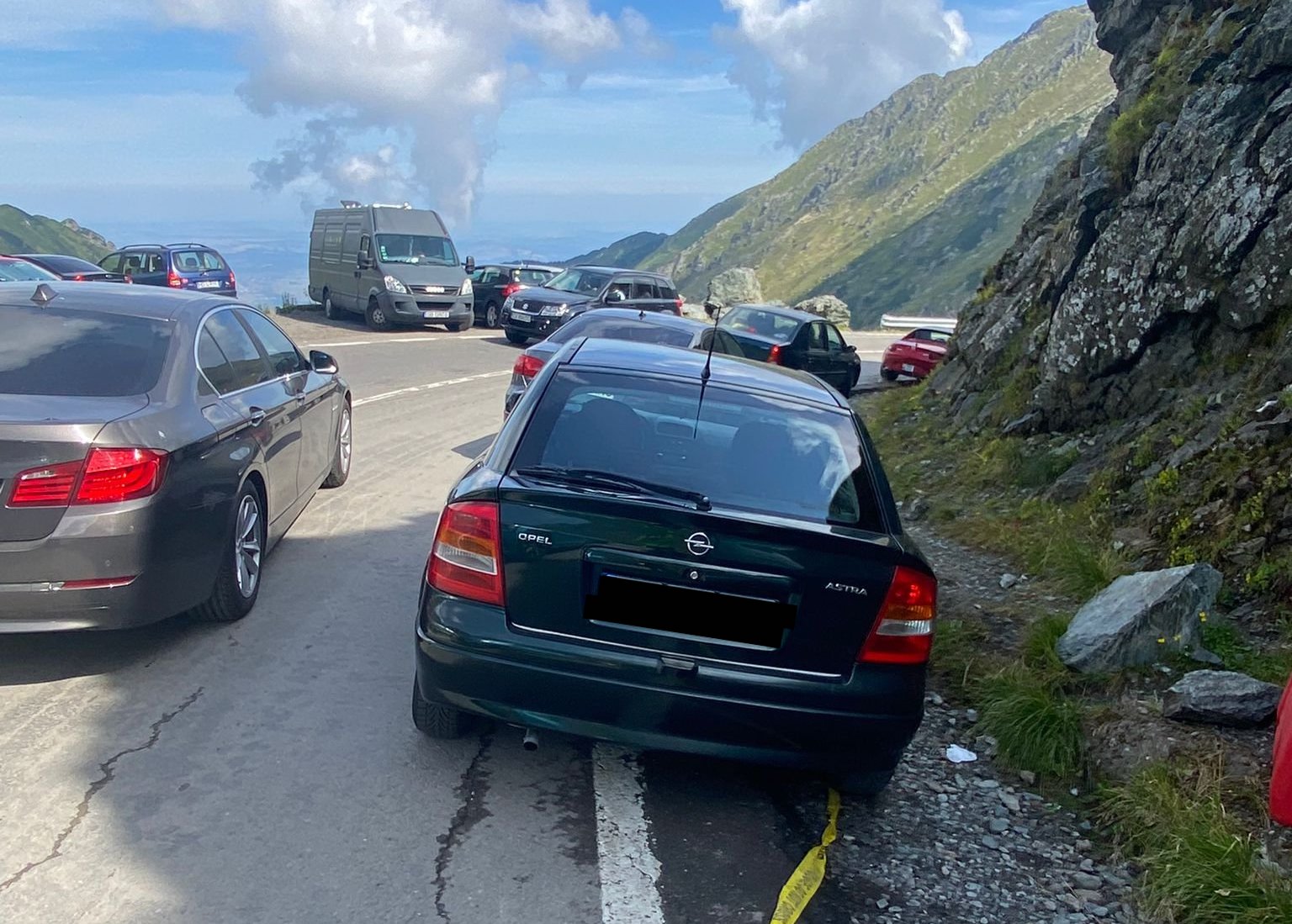 Polițiștii sibieni: circulație îngreunată pe Transfăgărășan, din cauza numărului mare de turiști