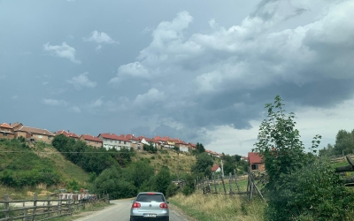 CJ Sibiu anunță semnarea contractului de finanțare pentru 29 de km din DJ 106E, drumul care leagă Sibiul de Transalpina, prin satele din Mărginime