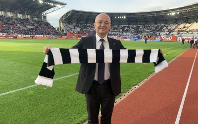 Emil Boc vine joi la Sibiu. U Cluj joacă aici, în Conference League, cu Ararat (Armenia)