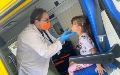 Zece ani de „Sănătate pentru Sate”. Arhiepiscopia Sibiului continuă sprijinul medical gratuit în mediul rural