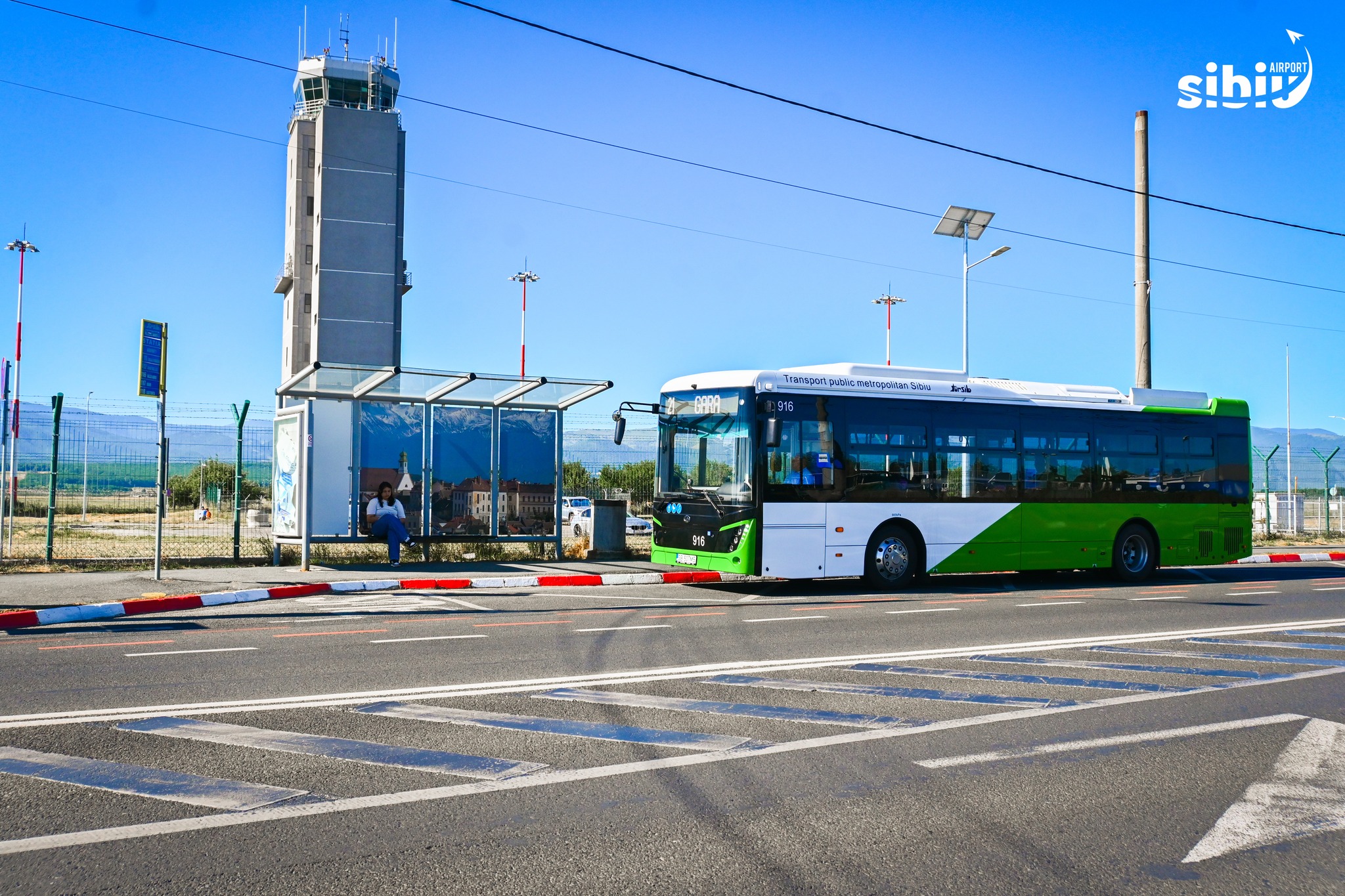 În prima zi de transport metropolitan, cel mai utilizat traseu a fost Cristian-Aeroport. În total, 650 de călători au folosit autobuzele între Sibiu și comunele Poplaca, Cristian și Roșia