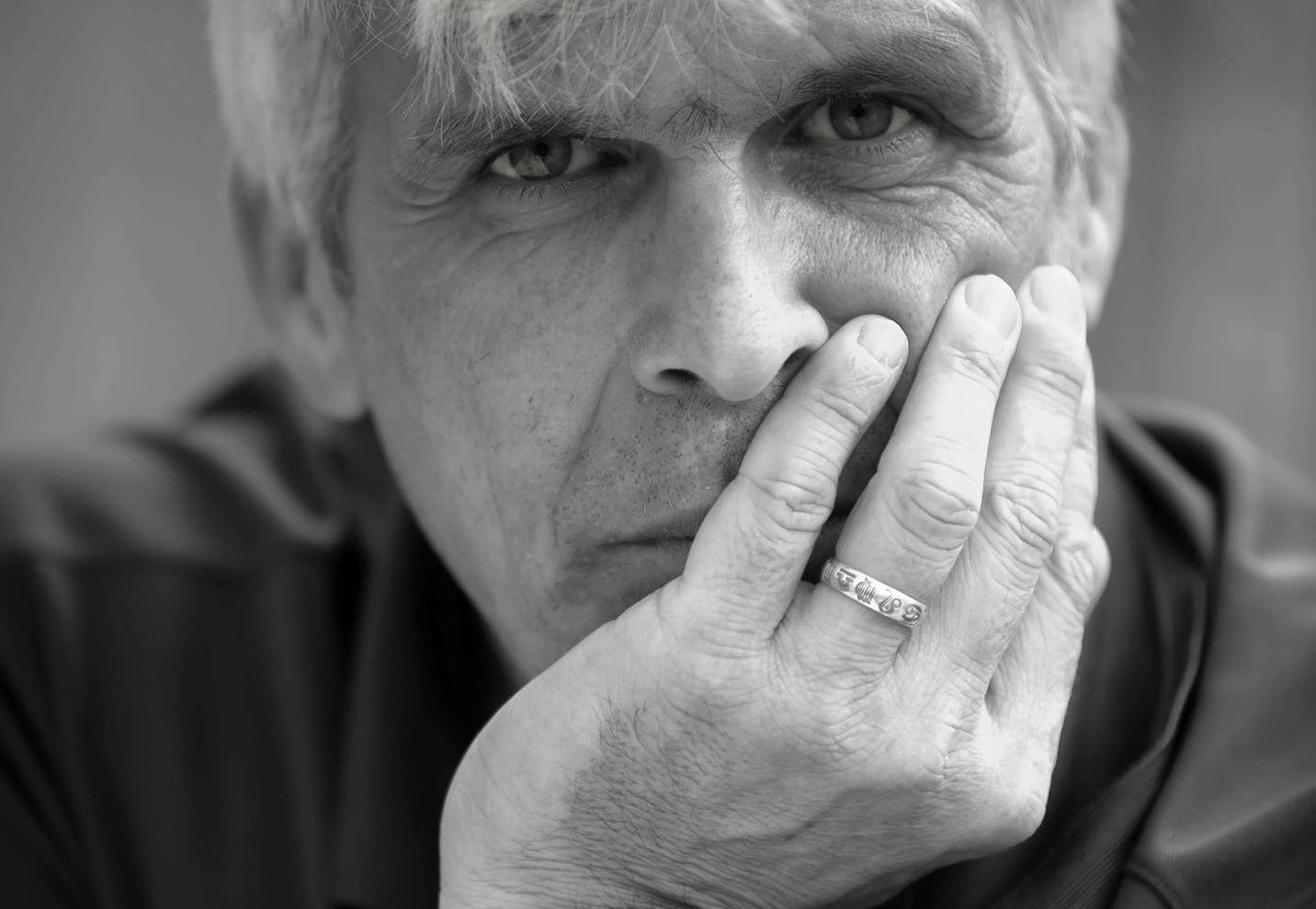 „Cu toții știu că fostul sportiv, actual antrenor de atletism, trăiește o viață care, lejer, bate filmul”. Viața lui Vasile Herman, povestită de Consiliul Județean Sibiu