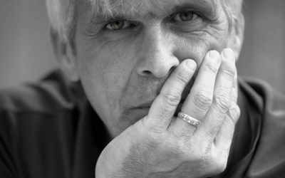 „Cu toții știu că fostul sportiv, actual antrenor de atletism, trăiește o viață care, lejer, bate filmul”. Viața lui Vasile Herman, povestită de Consiliul Județean Sibiu