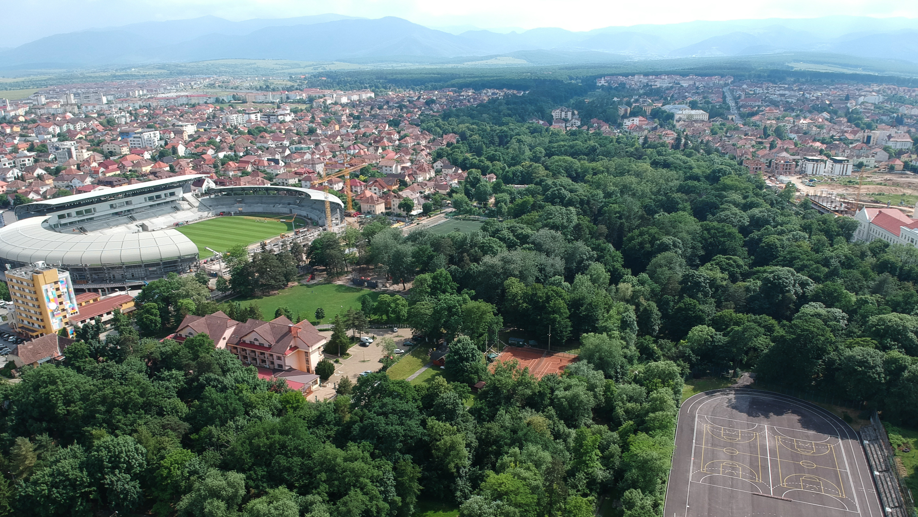 Propunere pentru Parcul Sub Arini: „rangeri” locali care să-l protejeze și să-i spună povestea. Fodor: Dacă la Guvern avem o anumită politică, o vom aplica și la Sibiu. Să vedem câți oameni mai pot rămâne