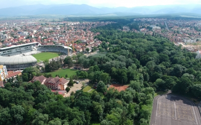Propunere pentru Parcul Sub Arini: „rangeri” locali care să-l protejeze și să-i spună povestea. Fodor: Dacă la Guvern avem o anumită politică, o vom aplica și la Sibiu. Să vedem câți oameni mai pot rămâne