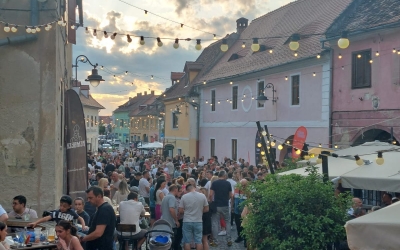 Ce facem în weekend? Cântecele Munților, Vinfest în Muzeul Astra, petrecere pe strada Turnului și drumeții