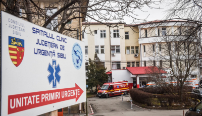 Accident rutier pe Șoseaua Alba Iulia din Sibiu. O motociclistă a ajuns la spital  în urma coliziunii cu un autoturism