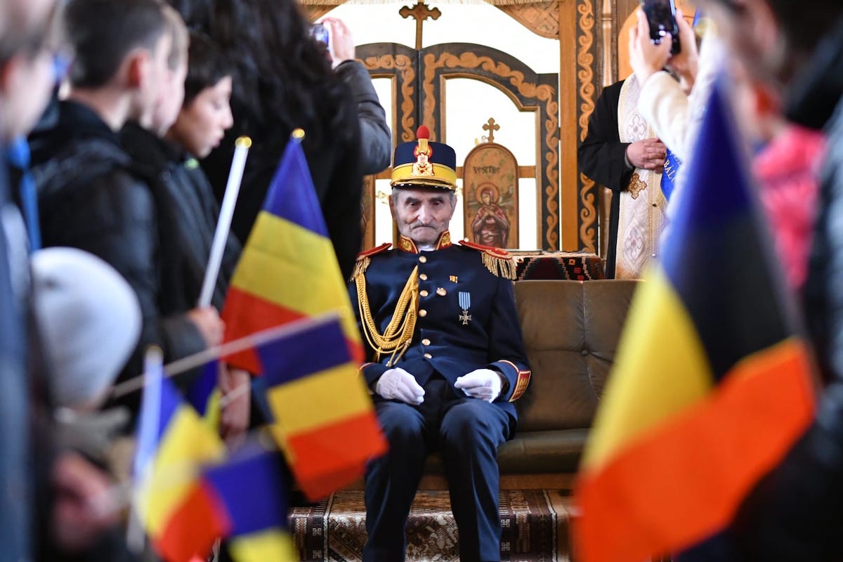 La 103 ani, veteranul sibian Moisă Irod este decorat de Ziua Brigăzii 30 Gardă „Mihai Viteazul”. Distincția a fost înmânată nepoților