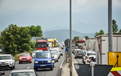 Din cauza unui tir defect pe DN 7, s-au creat ambuteiaje de 10 km pe ambele sensuri de mers