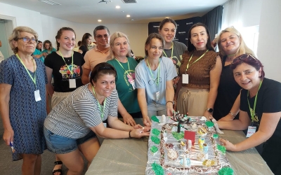 Caravana Reciclării Creative a adunat în tabăra de la Sibiu 40 de profesori din 8 județe ale țării: „Când există dragoste și creativitate, lucrurile se întâmplă natural”