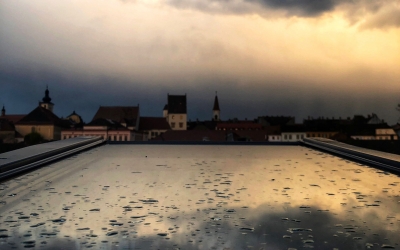 Mai multe localități din județul Sibiu, afectate de pene de curent din cauza furtunilor. Stâlp rupt la Cristian și trăsnet la Ocna