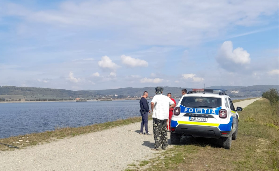 Hidroelectrica a eliberat lacurile de acumulare de cei care campau în zonele de protecție: ”Nu avem nimic cu pescarii sportivi”