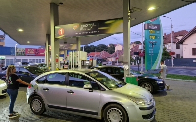 Efectele creșterii TVA la Sibiu: scumpiri în magazine, farmacii, benzinării și la poștă. Producătorii locali anunță că plătesc ei diferența