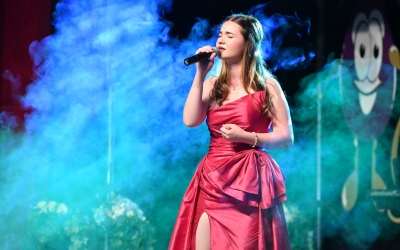 Sibienii Adrian Ordean, Dominique Simionescu și Cristiana Sofia Damian, în finala Festivalului Mamaia 2025