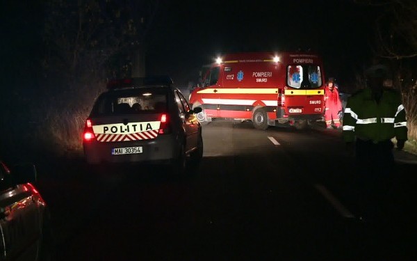 Accident la 2.30 noaptea, între Cisnădie și Sibiu. Trei bărbați au ajuns la spital. Șoferul era băut