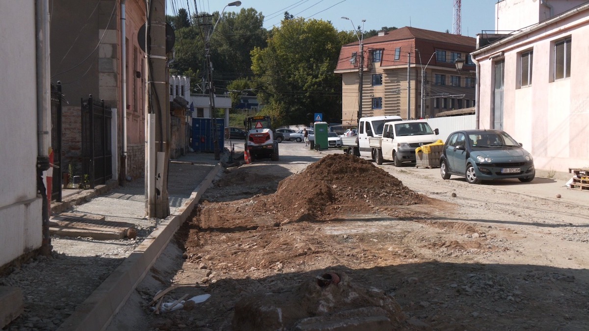 Au început lucrările de reparații pe strada Mihail Kogălniceanu din municipiul Mediaș