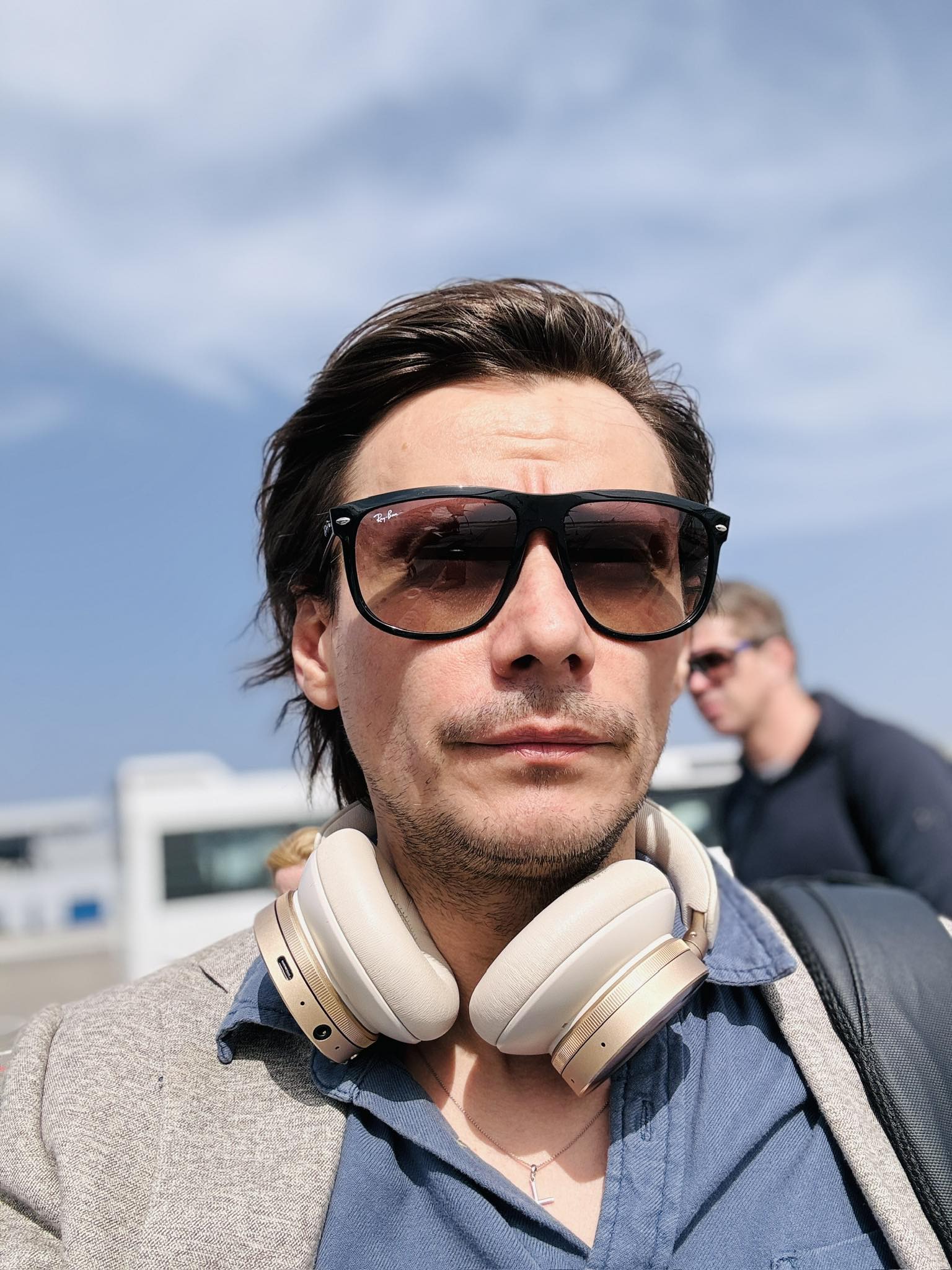 Actorul Marius Manole: ”Dragă Sibiu, cum facem noi să ne împrietenim?” I se reproșează că un bilet la spectacolul în care joacă e 500 de lei: ”Taxele sunt astea care sunt”
