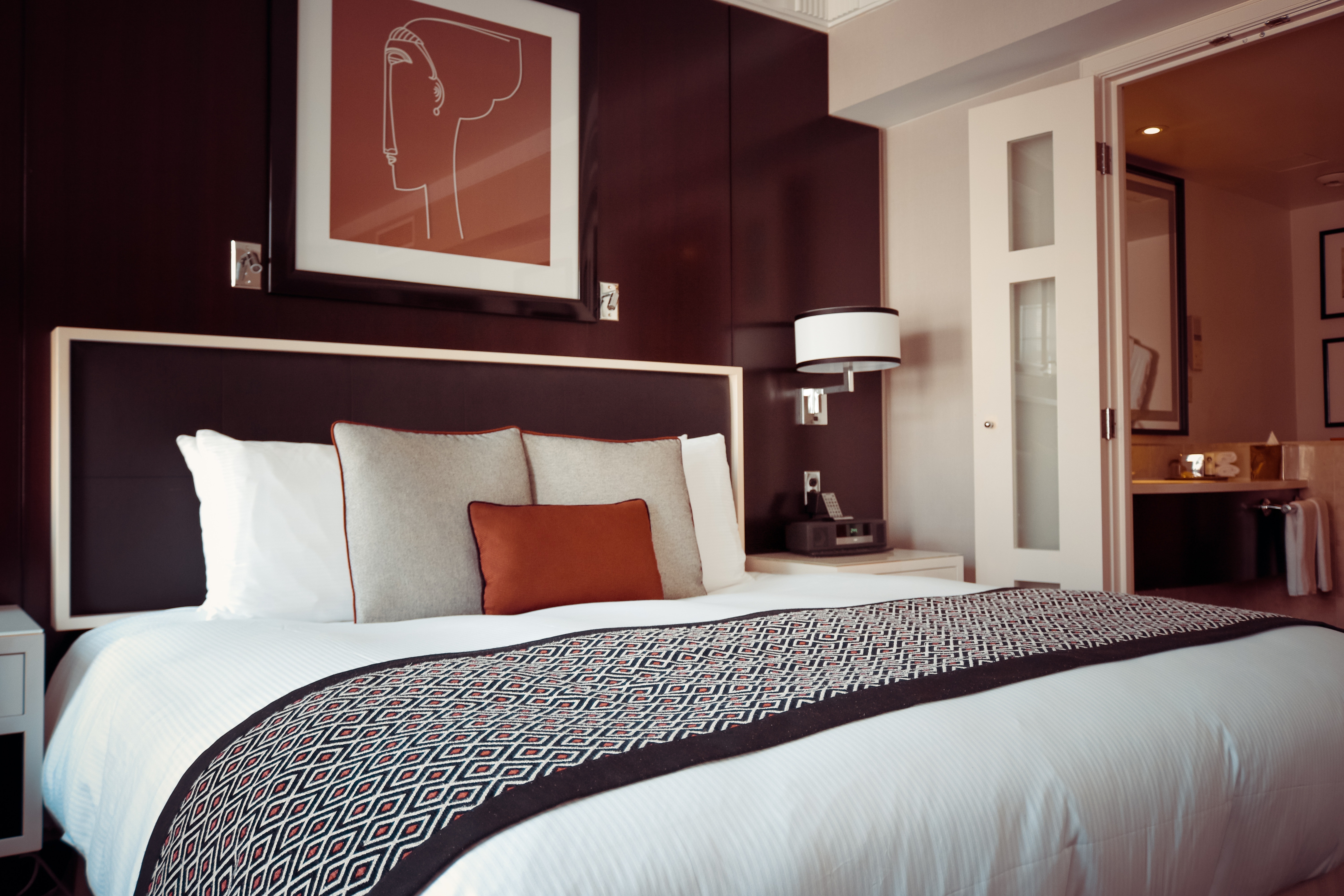 Tablouri personalizate – accente de poveste în decorul casei
