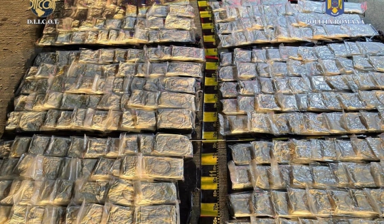 Cocaină de 3,5 milioane de euro, găsită în Sibiu. Drogurile cântăresc 66 de kilograme și se aflau într-o rulotă. 2 sârbi au fost arestați