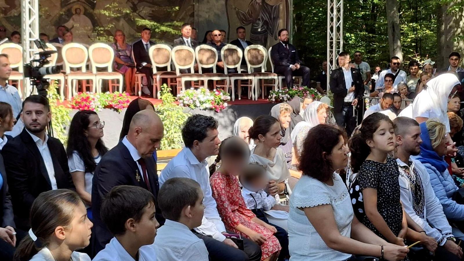 Președintele Nicuşor Dan, vizită privată în Brașov, de Sfânta Maria. A participat la o slujbă la Mănăstirea Brâncoveanu din Sâmbăta de Sus