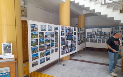 Expoziția „Om și Munte”, pornită de la Sibiu, a ajuns la finalul caravanei la Râmnicu Vâlcea