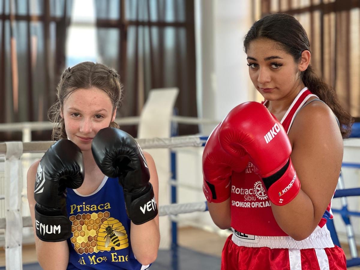 VIDEO / Fete din boxul Sibian. Natalia, Sofia și Ștefania vor lupta pe stadionul Luceafărul la sfârșitul lunii august