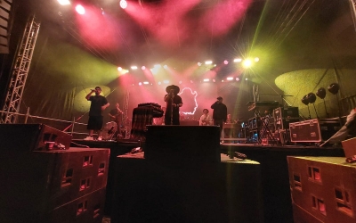Rock pe malul lacului. Cum a fost sâmbătă seara în Muzeul Astra la concertele celor de la „Niște Băieți” și „Subcarpați”