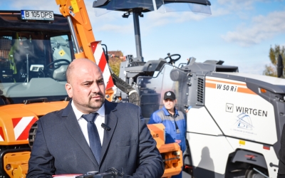 Cu program redus la patru zile săptămânal, firma de construcții a Sibiului și-a cumpărat filme lunare de prezentare. „Amestecați două subiecte diferite, (…) falsă legătură”