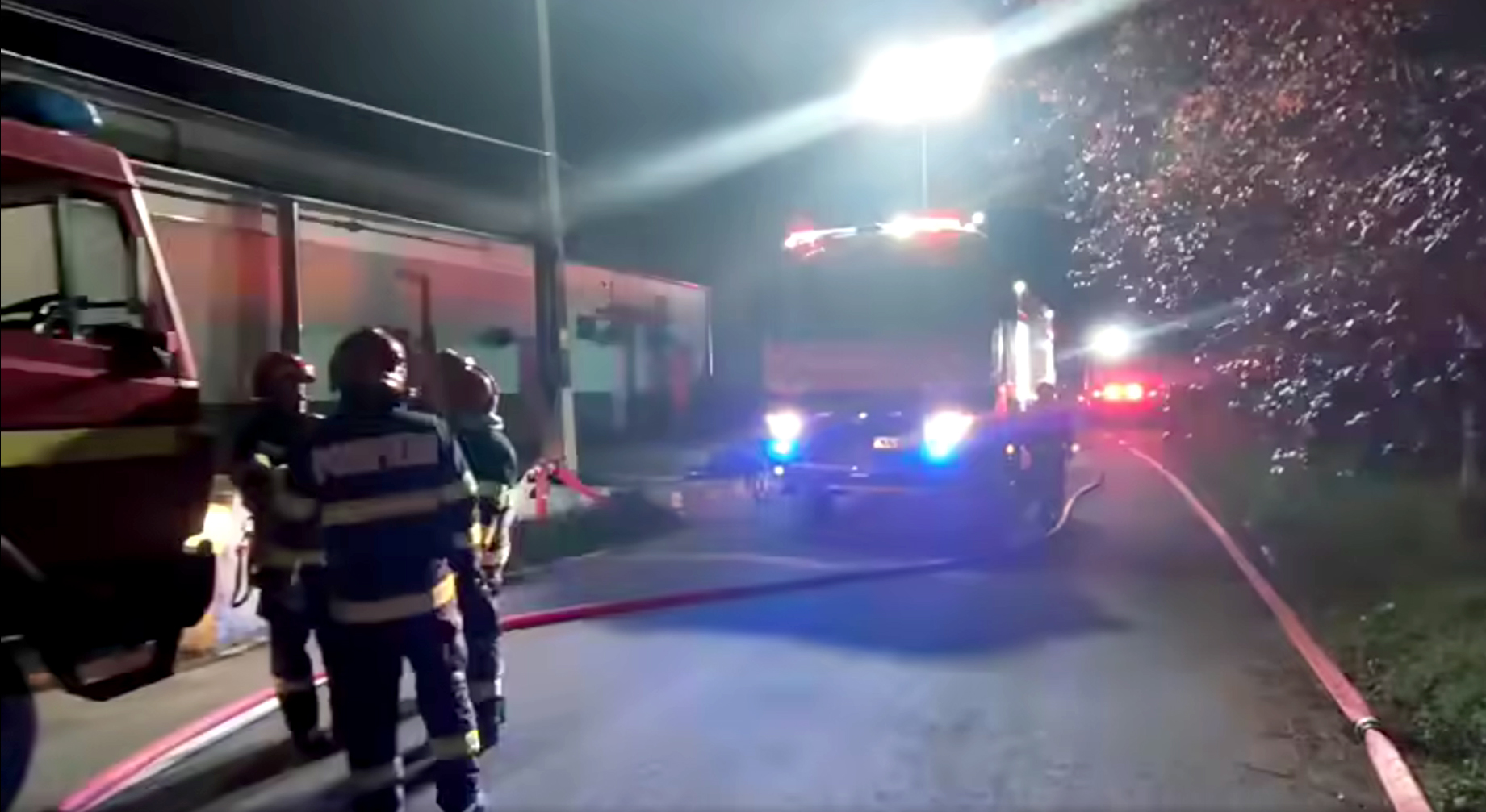 400.000 de cartușe, în valoare de 5 milioane de euro, erau depozitate în hala Uzinei Mecanice Cugir cuprinsă azi noapte de flăcări