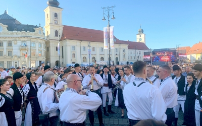 Cântecele Munților: Spectatorii au cântat și au dansat, alături de artiști, până târziu în noapte. Ștefan Bănică Jr a fost invitatul special al serii