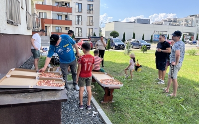 Locuitorii din cartierul Balanța Residence s-au unit pentru curățenie și distracție. Au avut o „Zi a bucuriei”