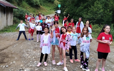 Tabere educative pentru aproape 100 de copii și tineri defavorizați, organizate la Rășinari