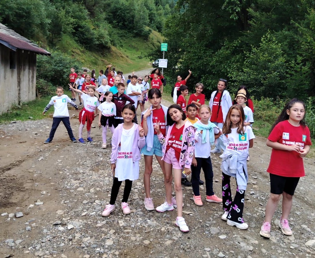 Tabere educative pentru aproape 100 de copii și tineri defavorizați, organizate la Rășinari