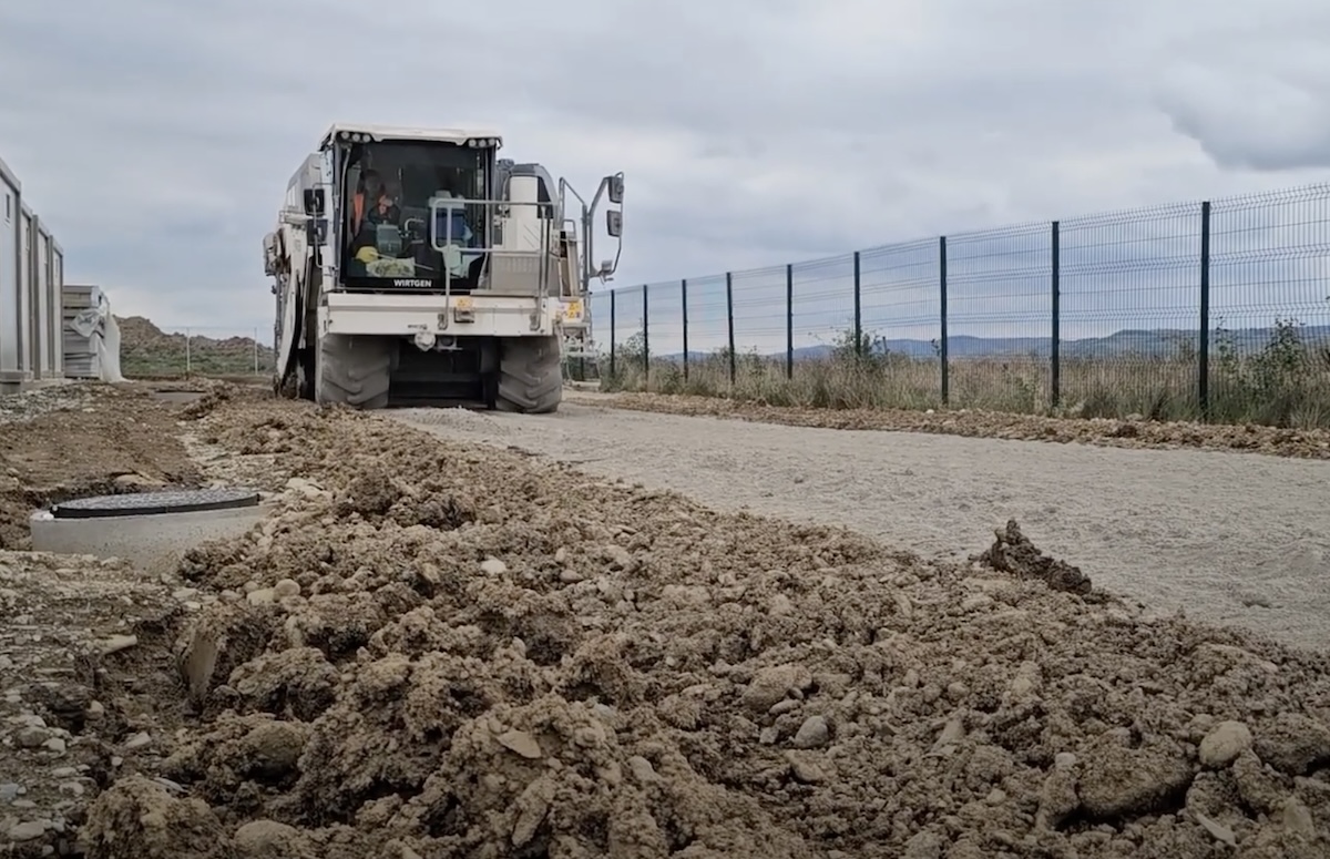 Muncitorii turci care lucrează pe autostrada Sibiu – Făgăraș vor primi viză mai repede. Bolojan le promite constructorilor din Turcia că vor fi tratați similar cu constructorii români