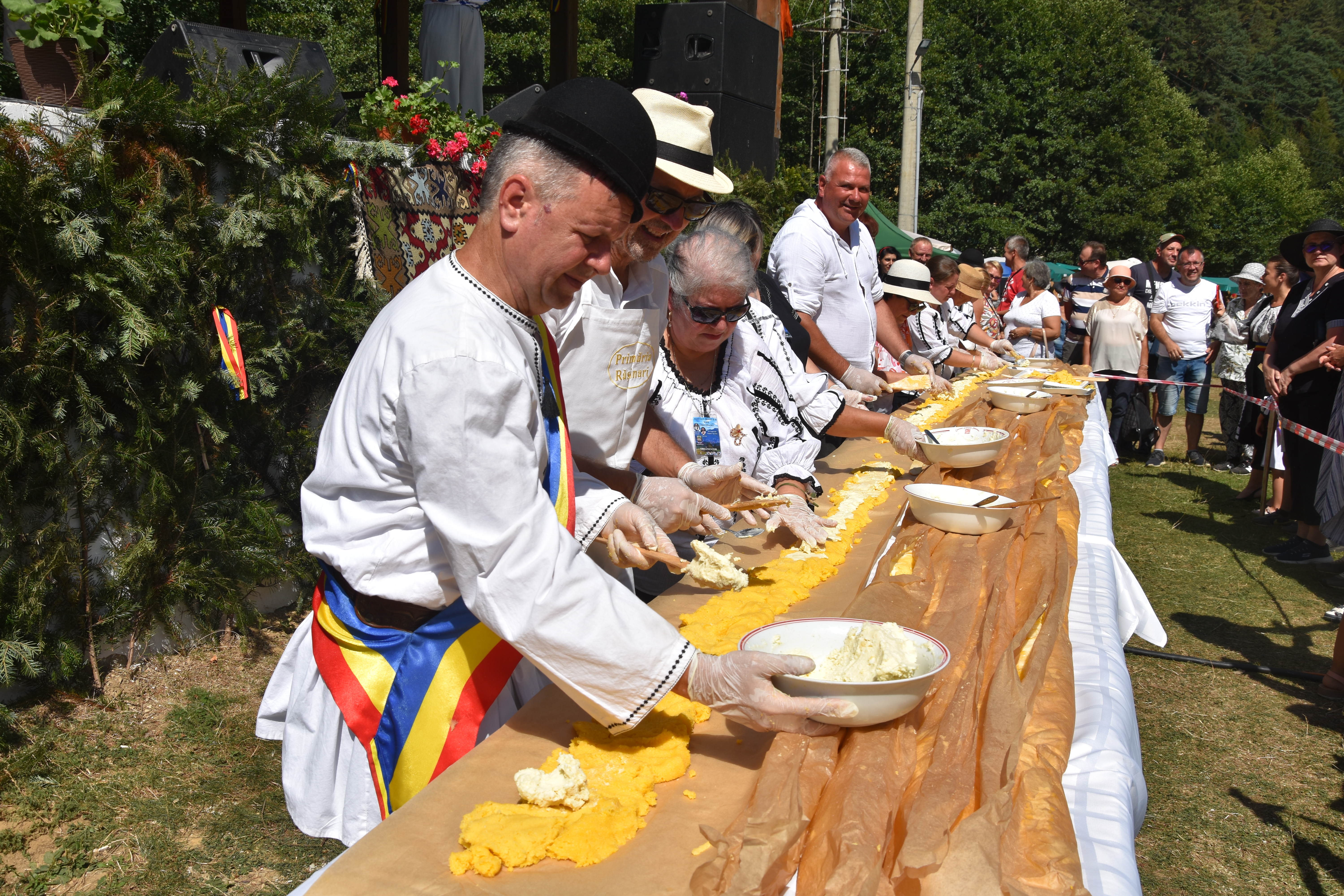 Festivalul Brânzei și al Țuicii, la Rășinari, în ultimul weekend din luna august: spectacole folclorice, târg de produse tradiționale și bulzul festivalului