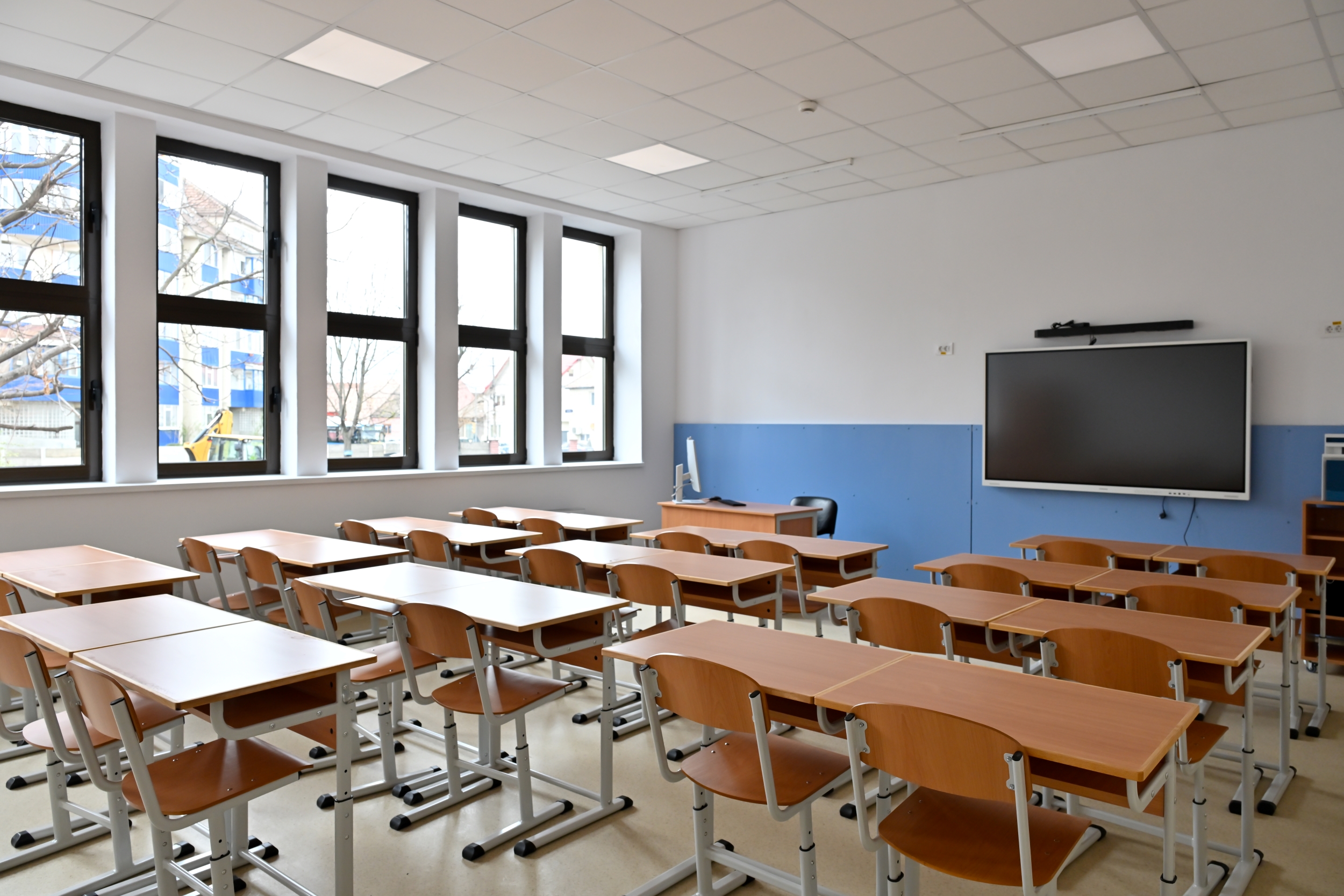 Profesorii și învățătorii din Sibiu încep școala cu ore asigurate. ISJ: „Toate cadrele didactice titulare sau cu viabilitatea postului au ore”