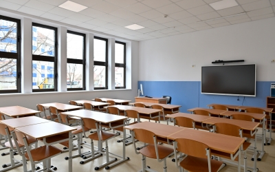 Profesorii și învățătorii din Sibiu încep școala cu ore asigurate. ISJ: „Toate cadrele didactice titulare sau cu viabilitatea postului au ore”