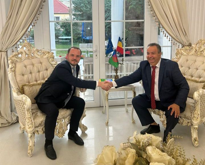 După o vizită în Hunedoara, unde a vorbit despre investiții și transparență, ministrul Sănătății a trecut pe la Sibiu. A luat cina cu Dorin Cioabă