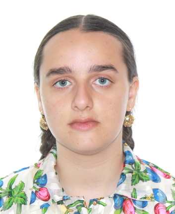 Fata de 17 ani, plecată de acasă. A fost dată dispărută de mama sa