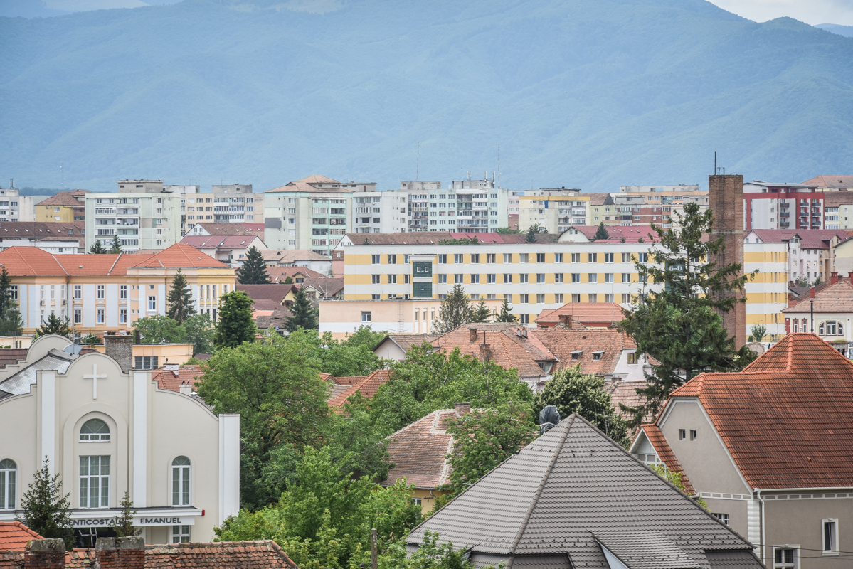 3 cazuri de suicid la adolescenți, în doar trei luni, în Sibiu, în același cartier. Psiholog: „Este un fenomen în creștere”. Profesor: „E o lovitură pentru noi”