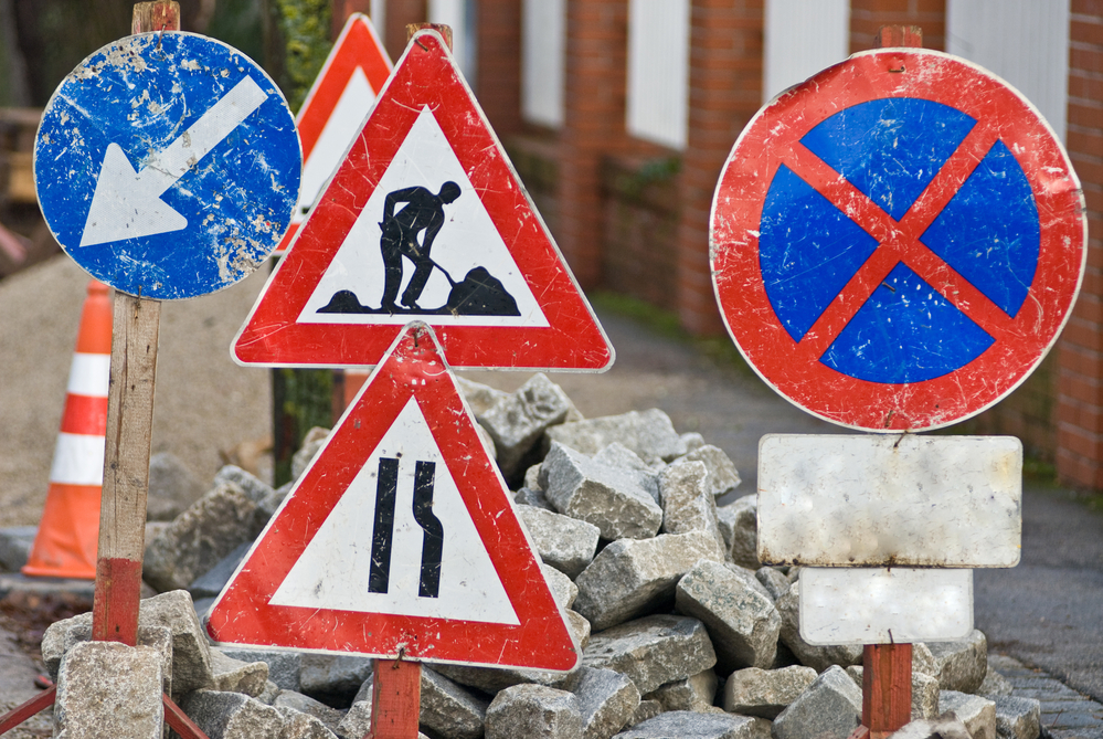 Primăria caută un constructor pentru reparația străzilor în următorii patru ani. Licitația are loc după 2 ani de la atribuirea precedentului contract pe 4 ani. Lucrările din centrul istoric, tratate ca intervenții de urgență